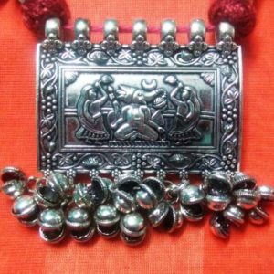 Stunning Metal Necklace Set with Thread Chain