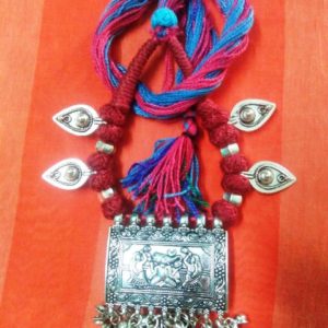 Stunning Metal Necklace Set with Thread Chain