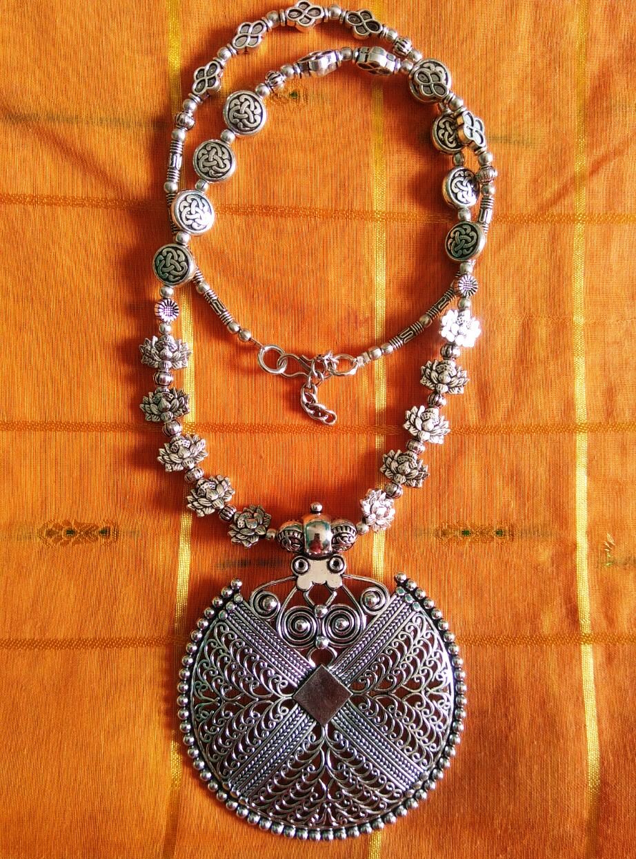 Metal necklace deals designs
